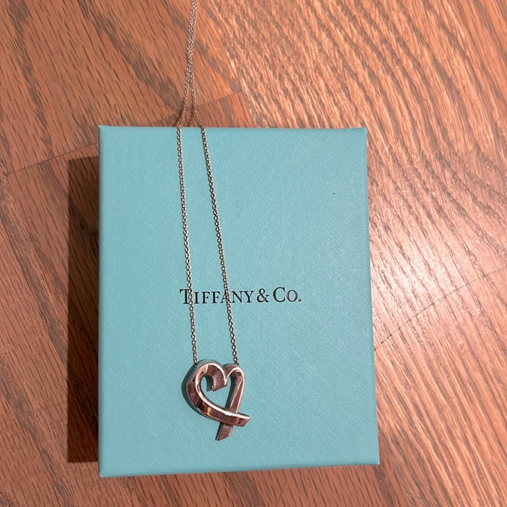 Authentic sterling silver Tiffany’s Paloma Picasso heart necklace!